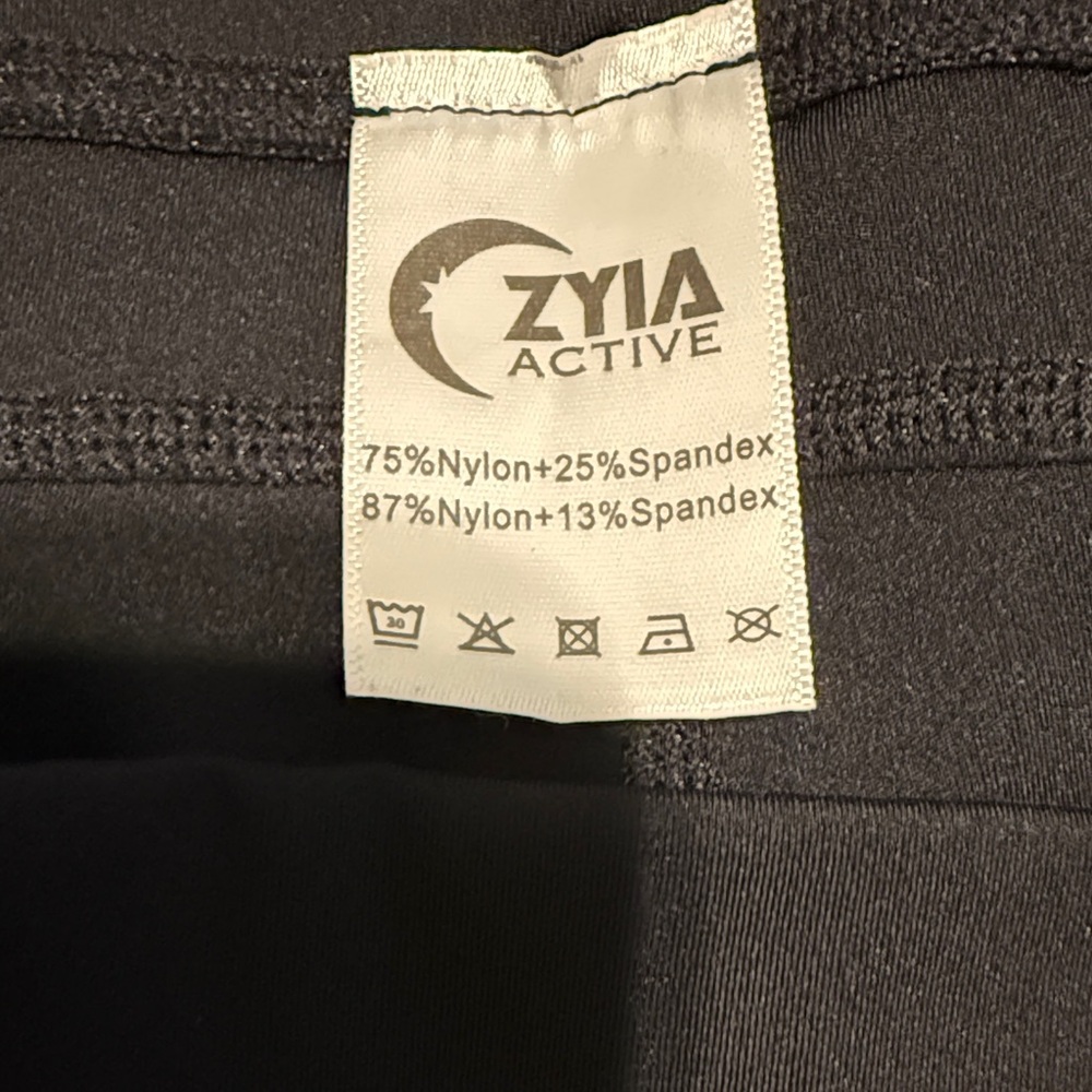 Zyia Leopard Print Capri Length Leggings - Picture 5 of 5
